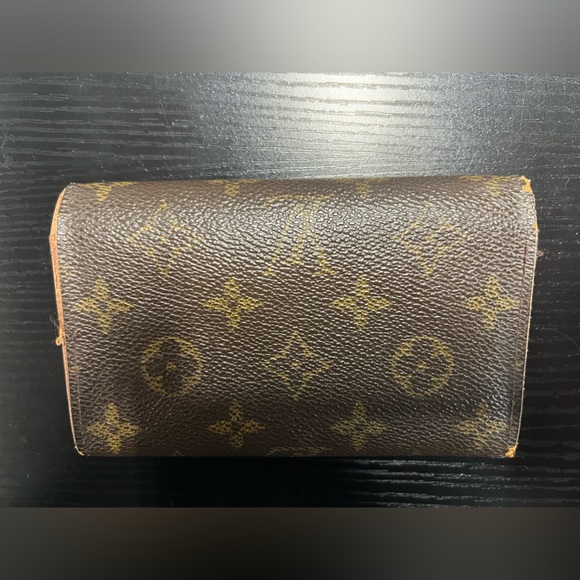 Louis Vuitton Wallet - Picture 2 of 5